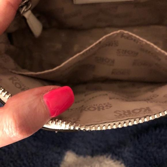 Authentic Michael Kors Crossbody Puse - Picture 2 of 4
